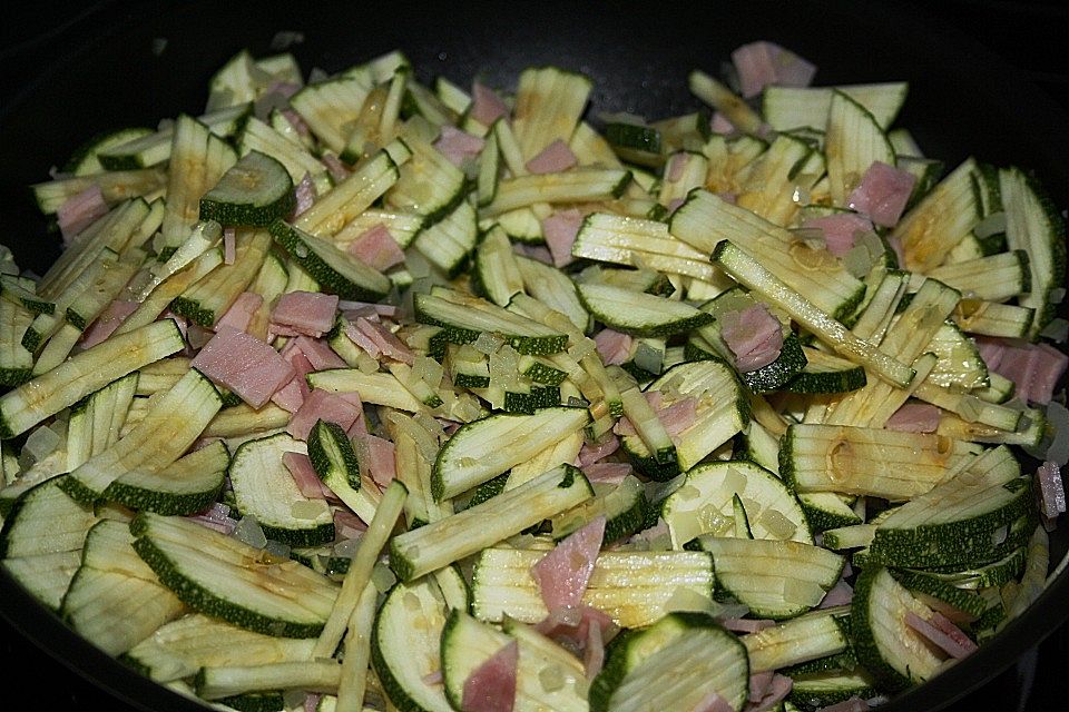 Zucchini - Schinken - Nudeln Zucchini - Schinken - Nudeln