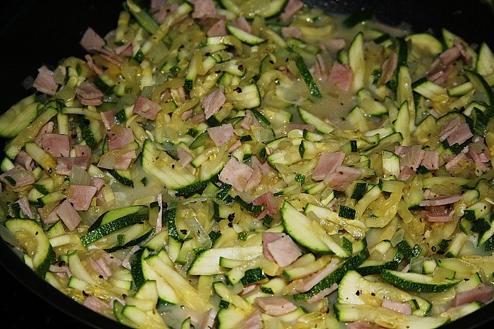 Zucchini - Schinken - Nudeln Zucchini - Schinken - Nudeln