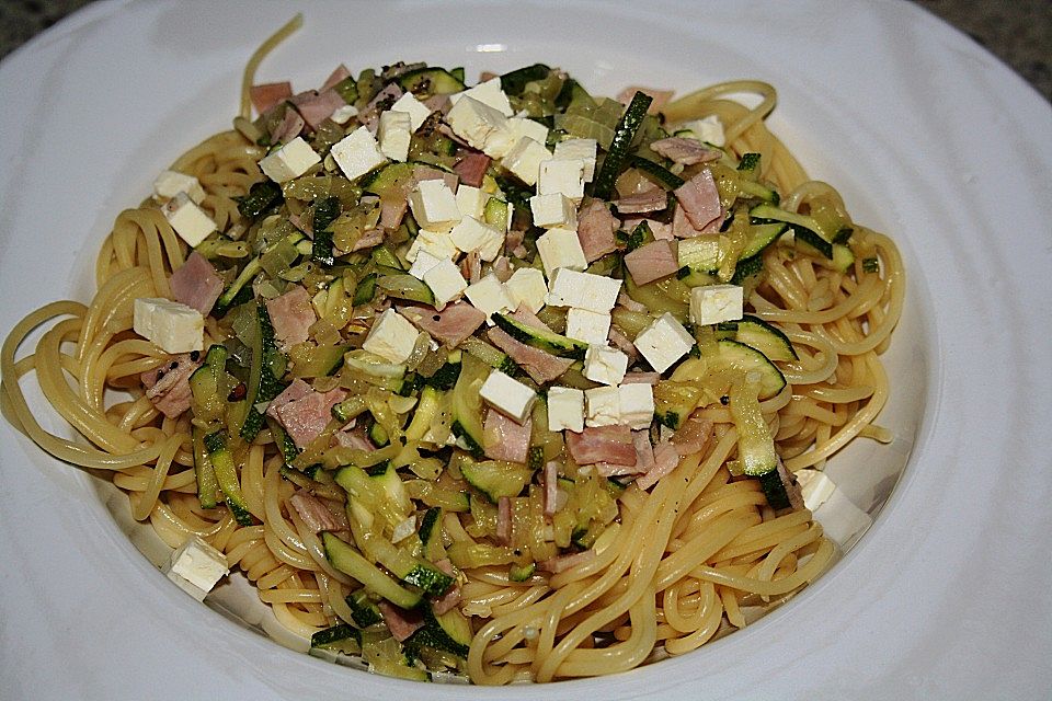 Zucchini - Schinken - Nudeln Zucchini - Schinken - Nudeln