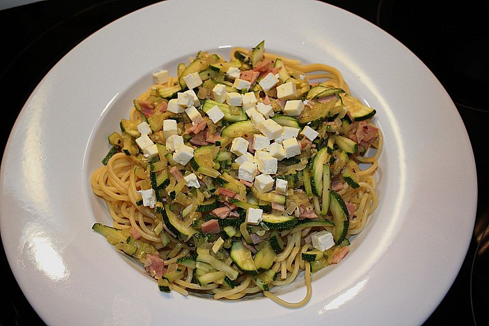 Zucchini - Schinken - Nudeln Zucchini - Schinken - Nudeln