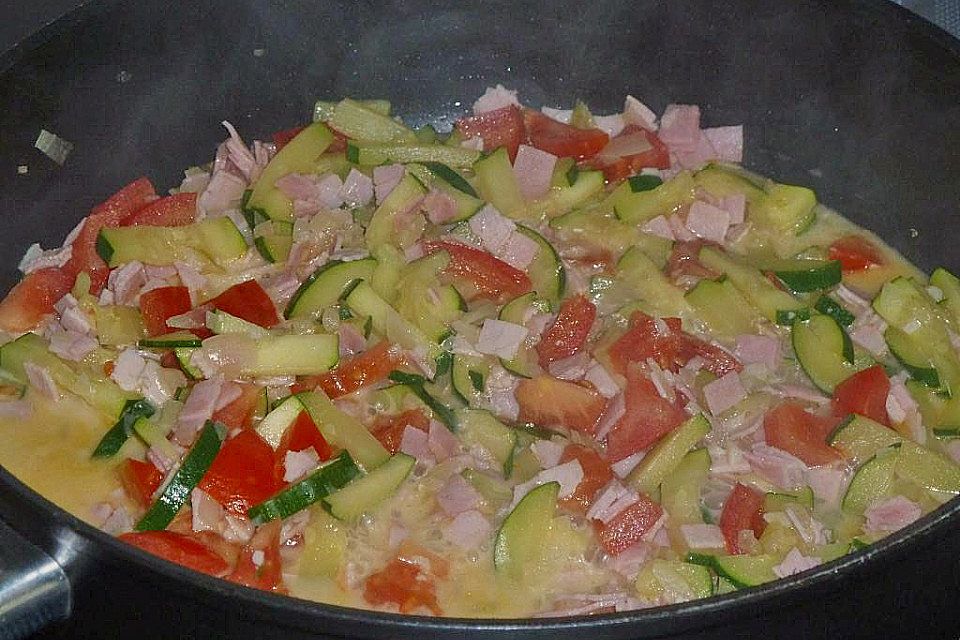 Zucchini - Schinken - Nudeln Zucchini - Schinken - Nudeln