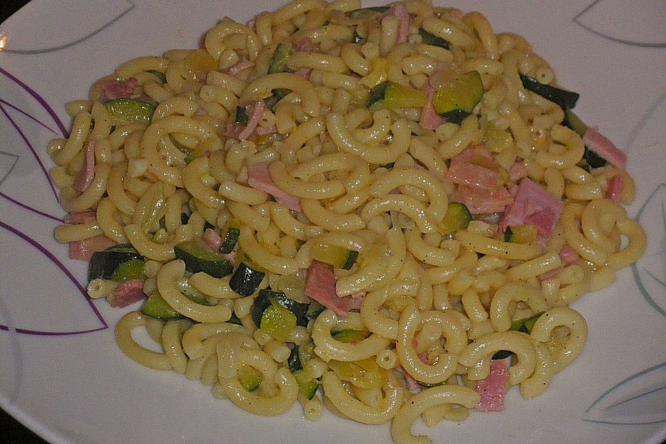 Zucchini - Schinken - Nudeln Zucchini - Schinken - Nudeln