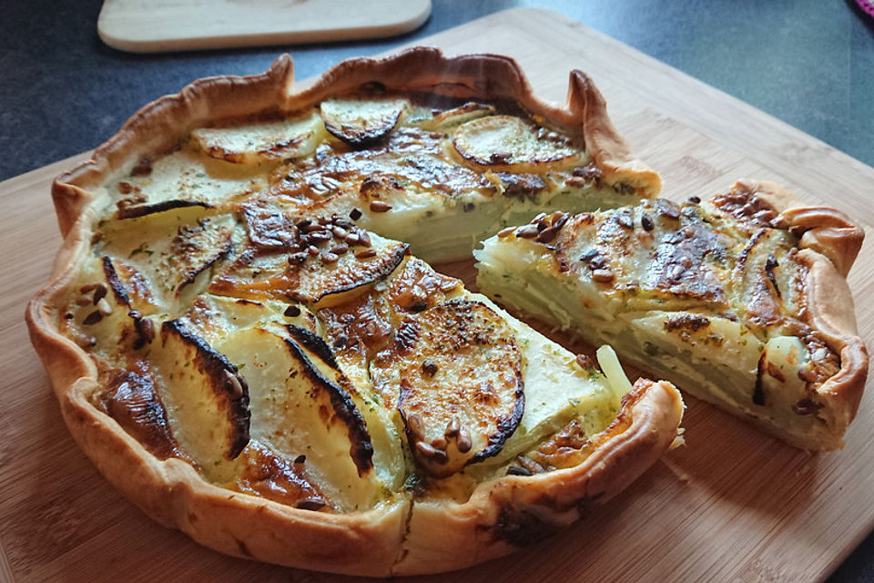 Kohlrabiquiche mit süß – pikanter Dill – Senfsauce