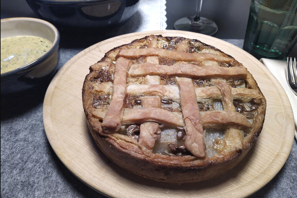 Kohlrabiquiche mit süß – pikanter Dill – Senfsauce