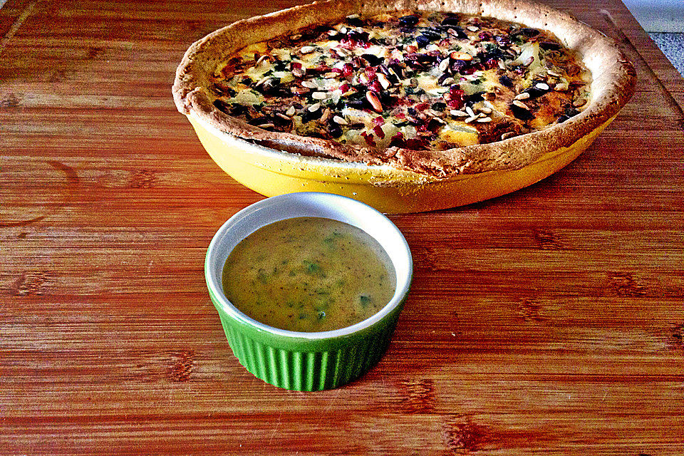 Kohlrabiquiche mit süß – pikanter Dill – Senfsauce