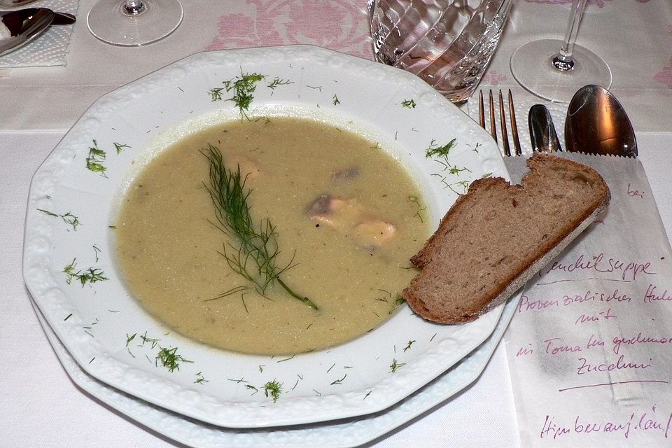 Fenchelsuppe mit Pernod und Lachsstreifen