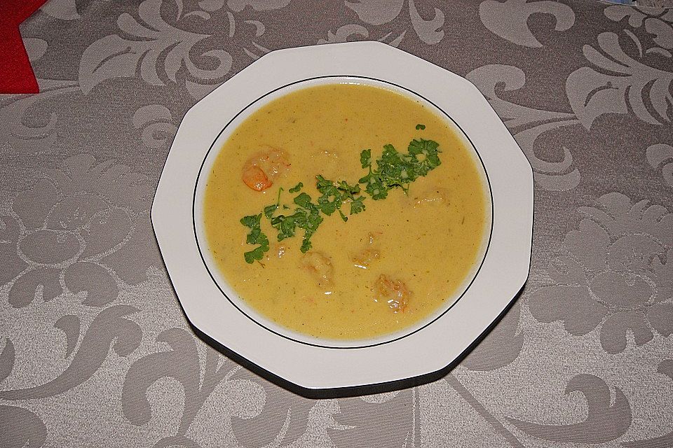 Fenchelsuppe mit Pernod und Lachsstreifen