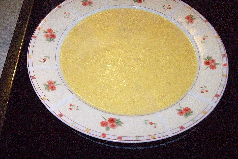 Fenchelsuppe mit Pernod und Lachsstreifen