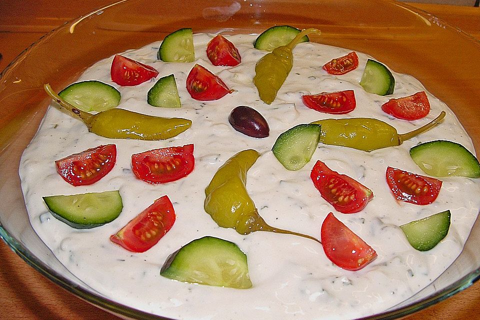 Griechischer Schichtsalat mit Hackfleisch