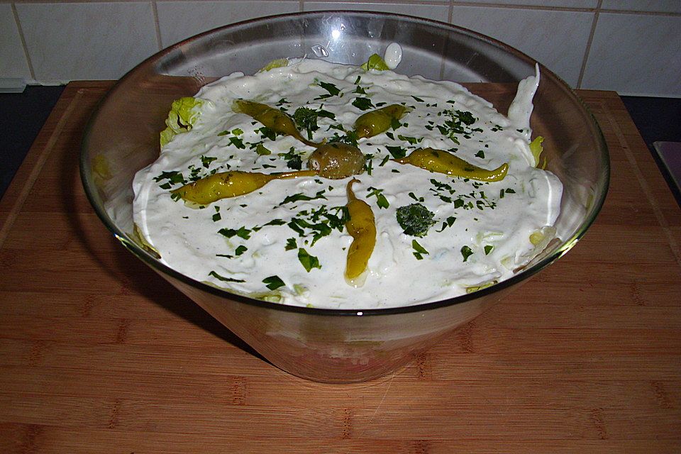 Griechischer Schichtsalat mit Hackfleisch