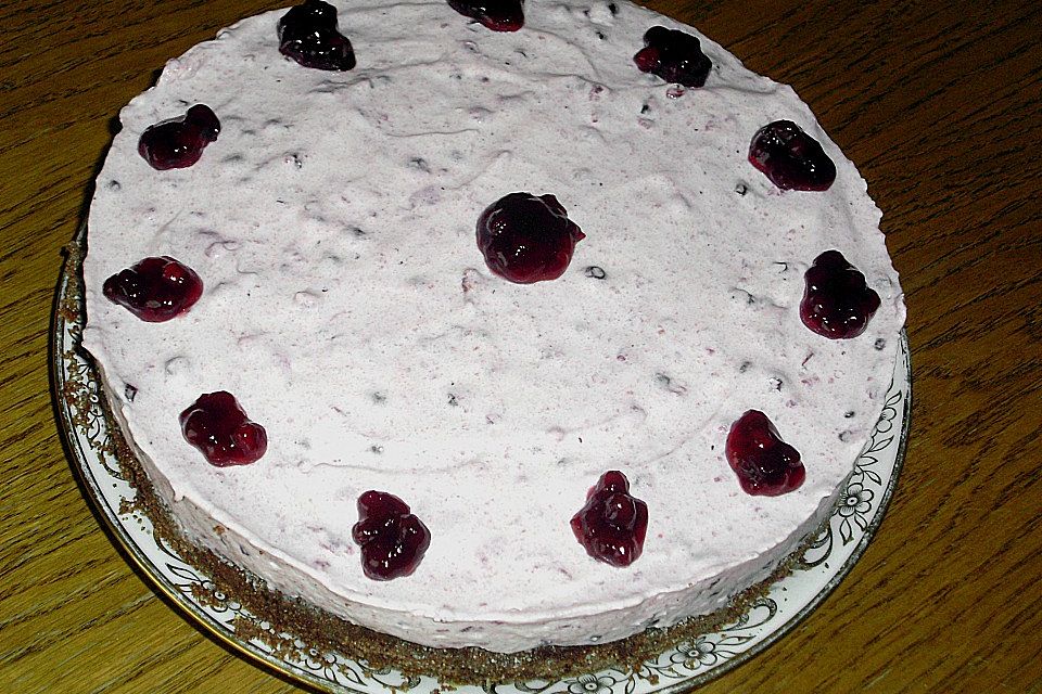 Sahnige Preiselbeertorte