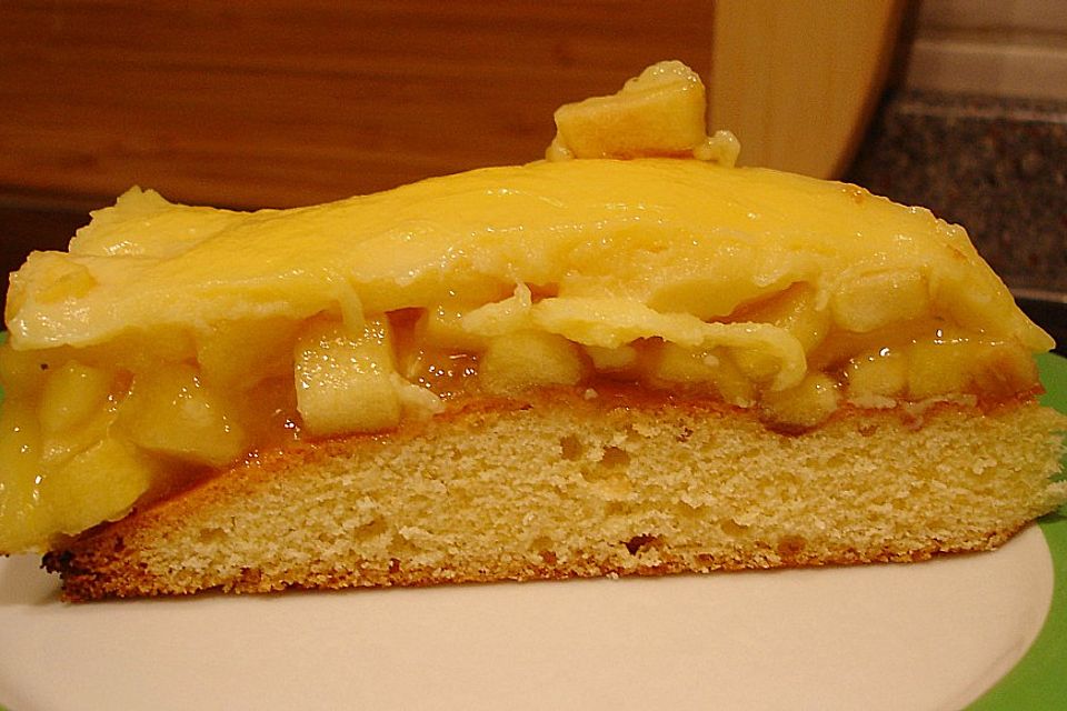 Apfeltorte mit Pudding - Eierlikör - Guss