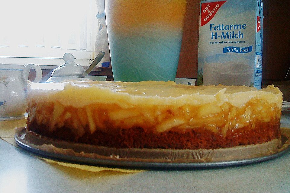 Apfeltorte mit Pudding - Eierlikör - Guss