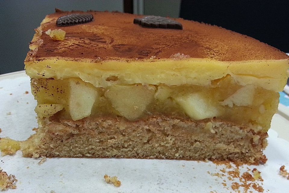 Apfeltorte mit Pudding - Eierlikör - Guss