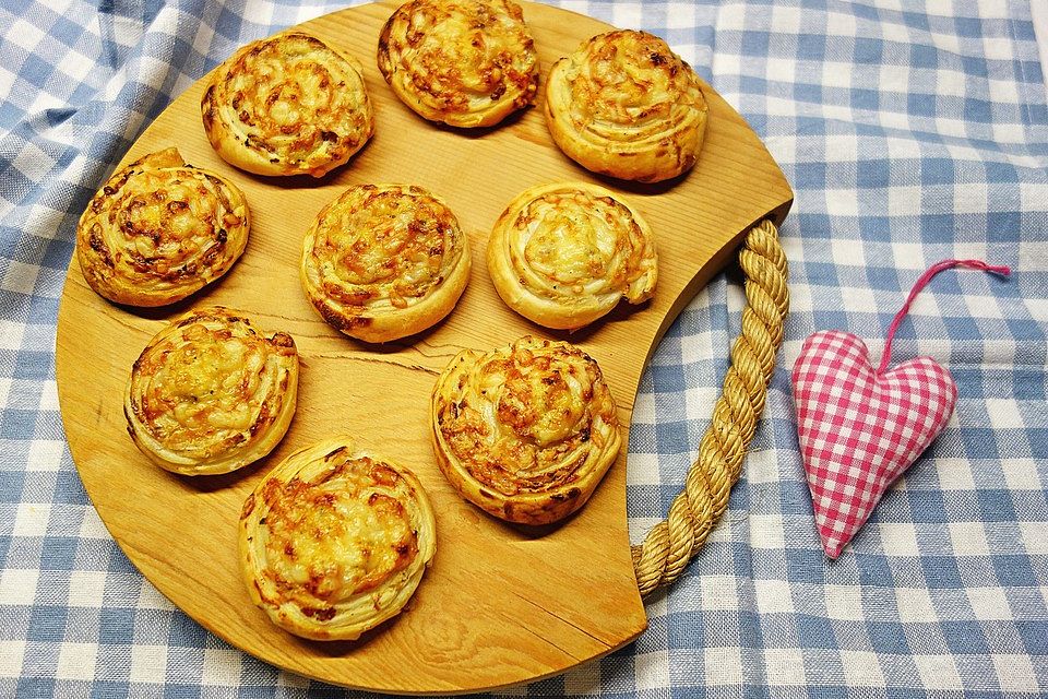 Blätterteigschnecken herzhaft Blätterteigschnecken herzhaft