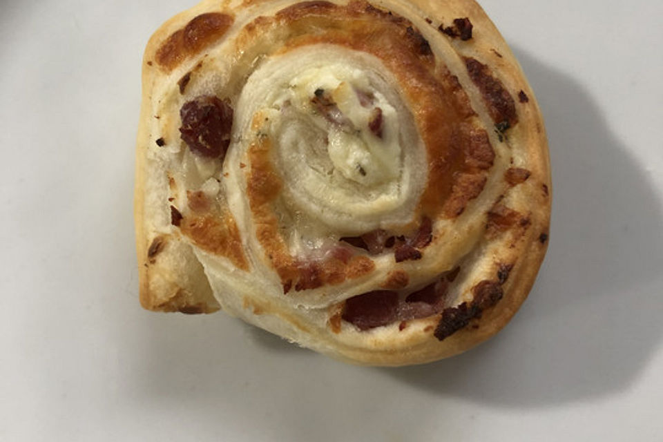 Blätterteigschnecken herzhaft Blätterteigschnecken herzhaft