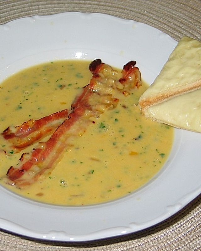 Maissuppe mit Speck und Kästoastdreiecken