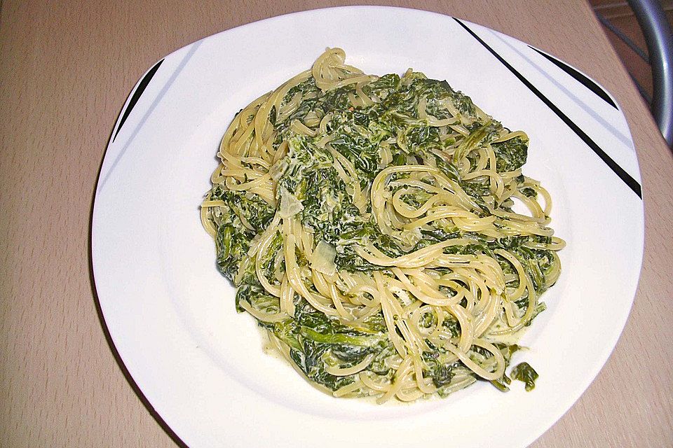 Spaghetti in Frischkäse - Spinat - Soße