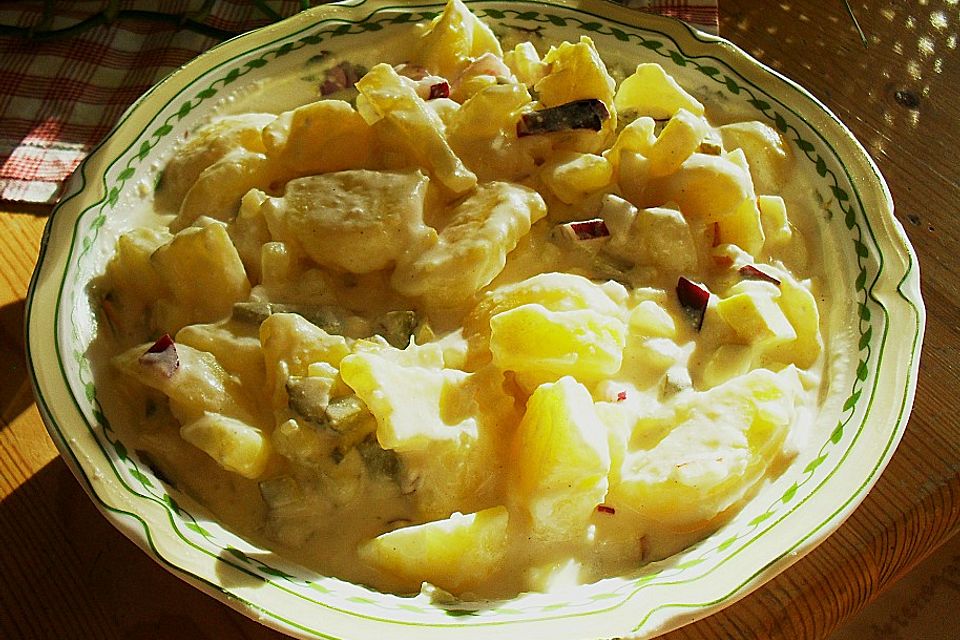 Kartoffelsalat mit delikatem Cremedressing