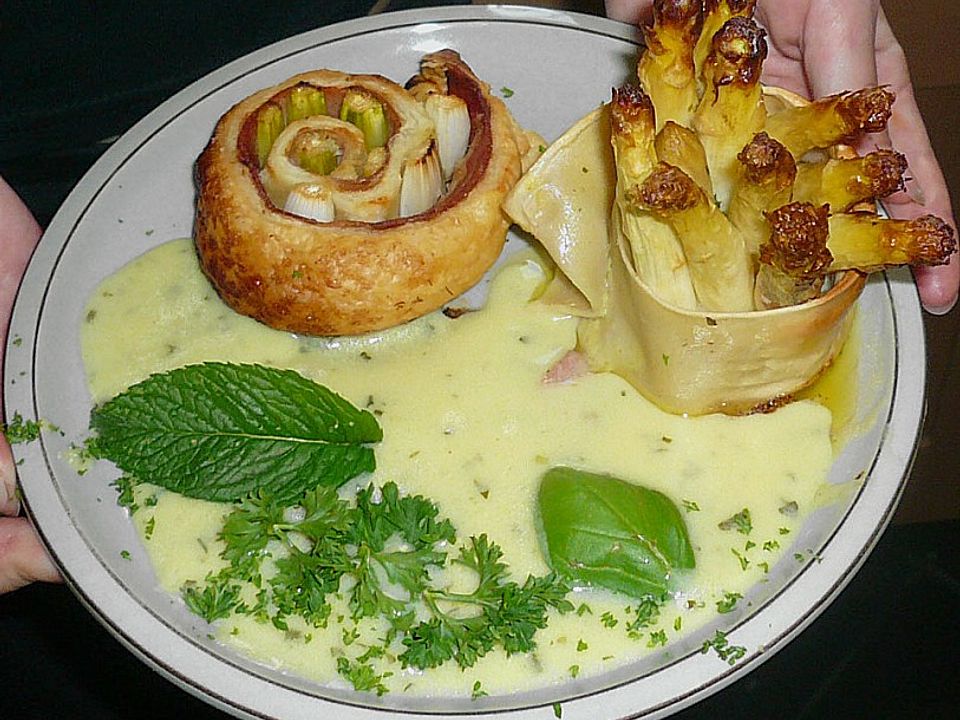 Zweierlei Spargelmedaillons mit Schnittlauchhollandaise von Yraser ...