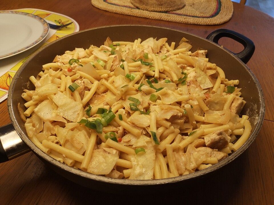Spaghetti mit Frischkäsesauce, Kohl und Hähnchen von mina22042002| Chefkoch