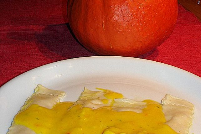 Gefüllte Nudeln mit Kürbisfüllung und Kürbissauce von brilla| Chefkoch Gefüllte Nudeln mit Kürbisfüllung und Kürbissauce von brilla| Chefkoch