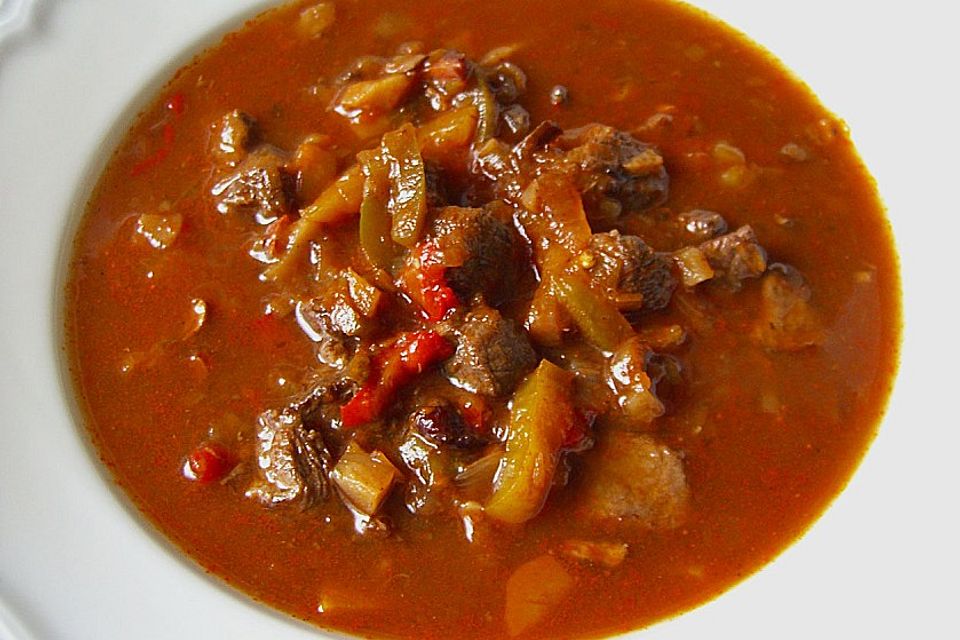 Deftige Gulaschsuppe