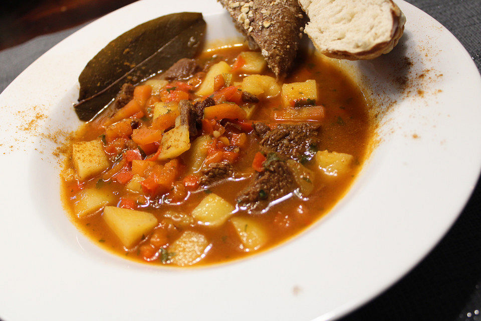 Deftige Gulaschsuppe