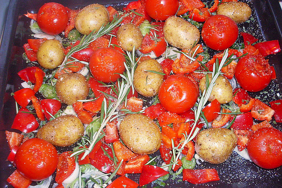 Ofenkartoffeln mit mediterranem Gemüse