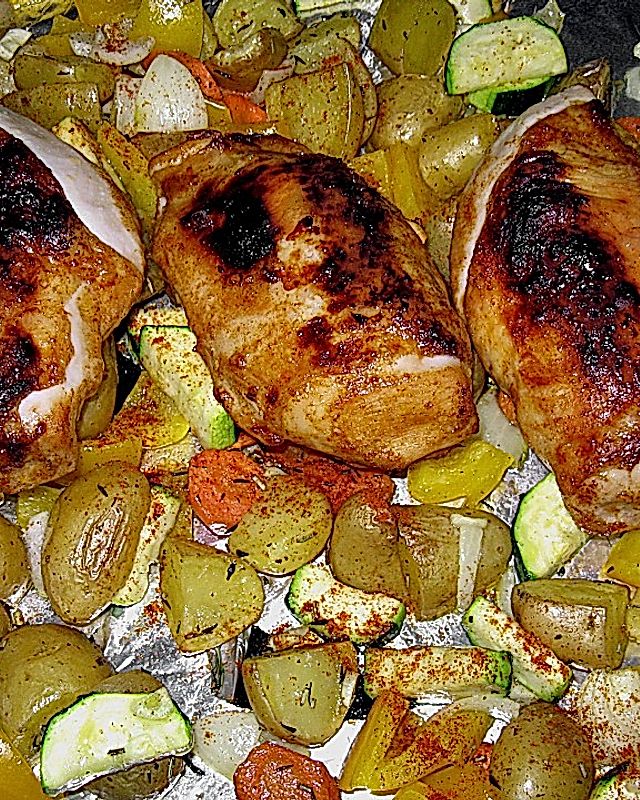 Gegrillte Hähnchenbrust mit mediterraner Kartoffel - Gemüsepfanne