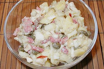 Kartoffelsalat mit Kapern und Sardellen