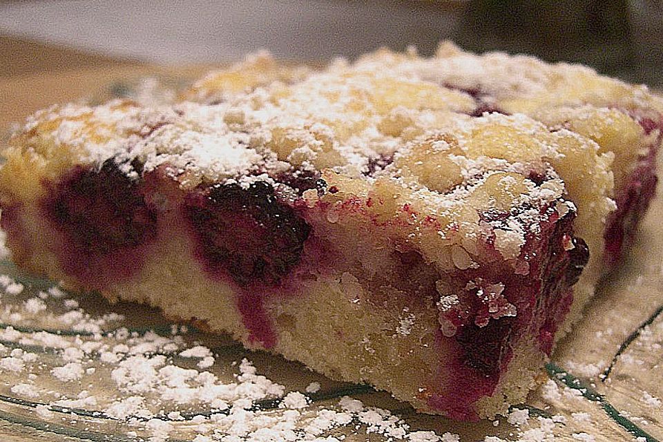 Brombeer - Quarkkuchen mit Sesamstreuseln