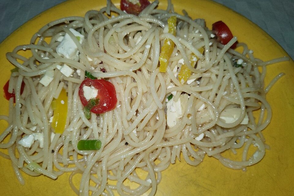 Spaghettisalat mit Feta - Käse