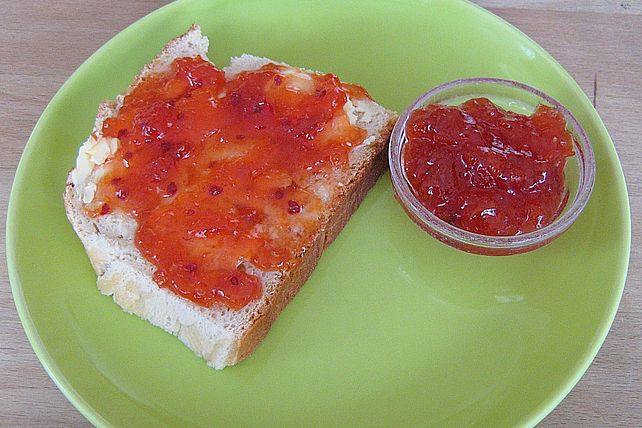 Dreifruchtmarmelade mit Erdbeeren, Rhabarber und Aprikosen von ...