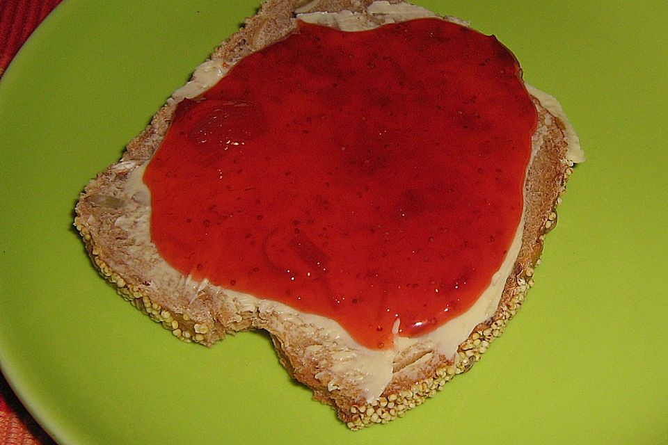 Dreifruchtmarmelade mit Erdbeeren, Rhabarber und Aprikosen