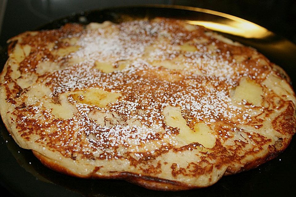 Fluffige Pfannkuchen mit Obst