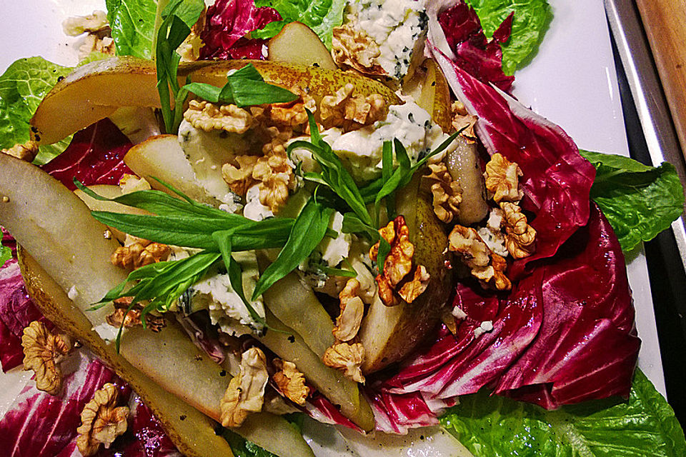 Radicchio mit gebratenen Birnen und Saint Agur oder Gorgonzola