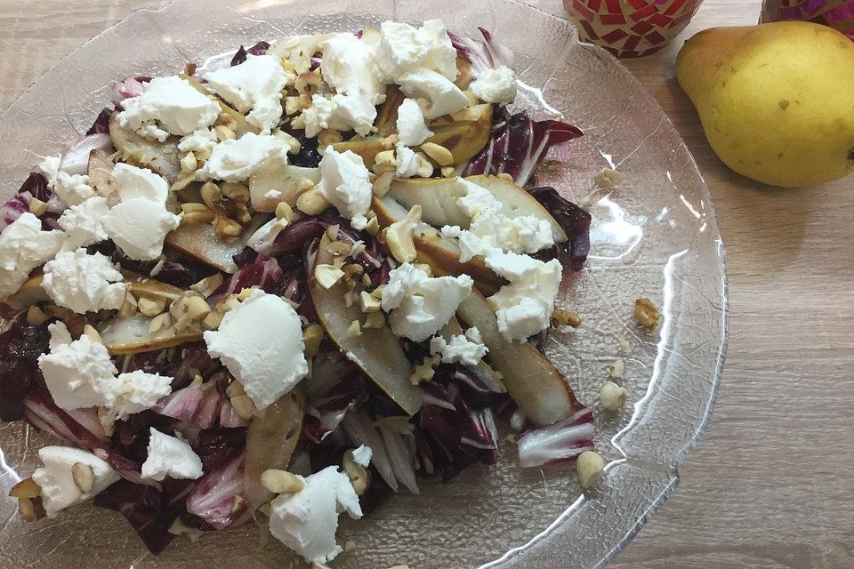 Radicchio mit gebratenen Birnen und Saint Agur oder Gorgonzola