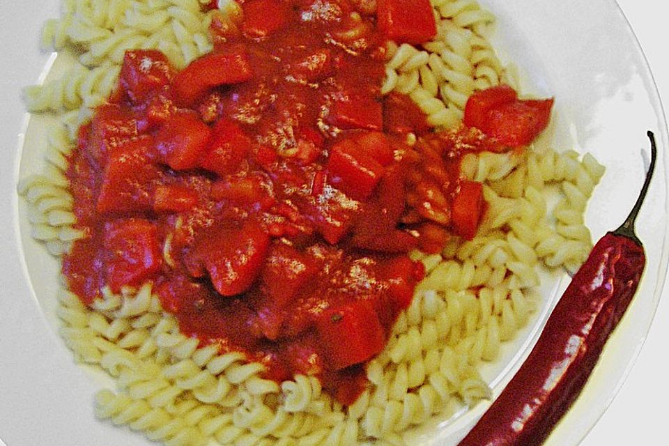 Nudeln in Chili -Tomaten - Soße