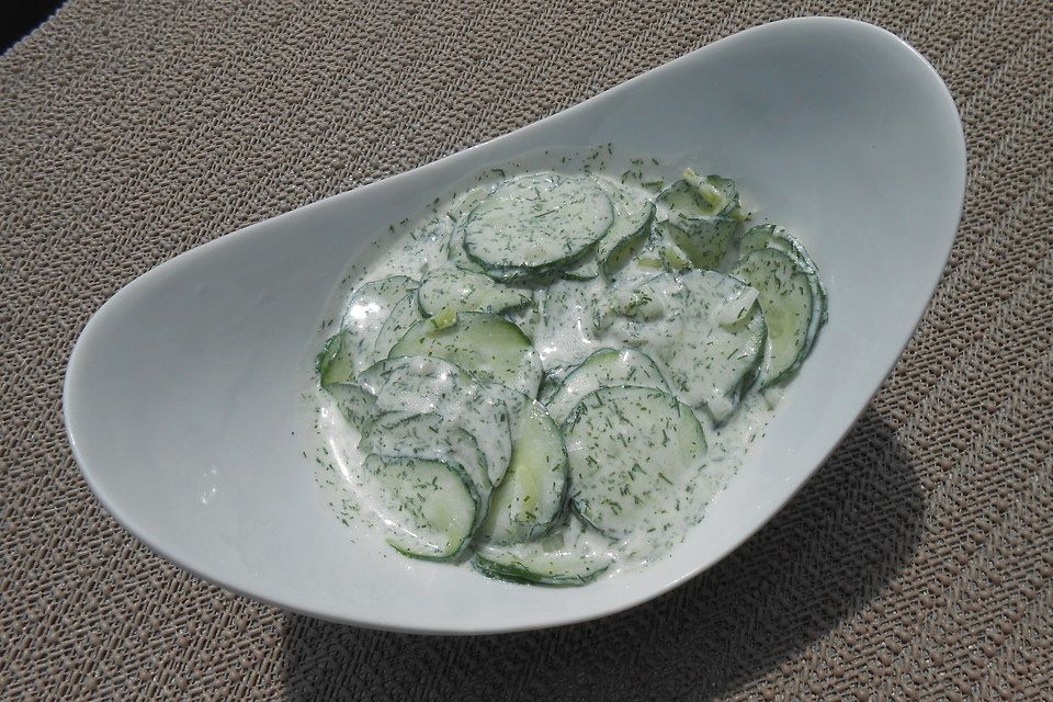 Gurkensalat mit Dill