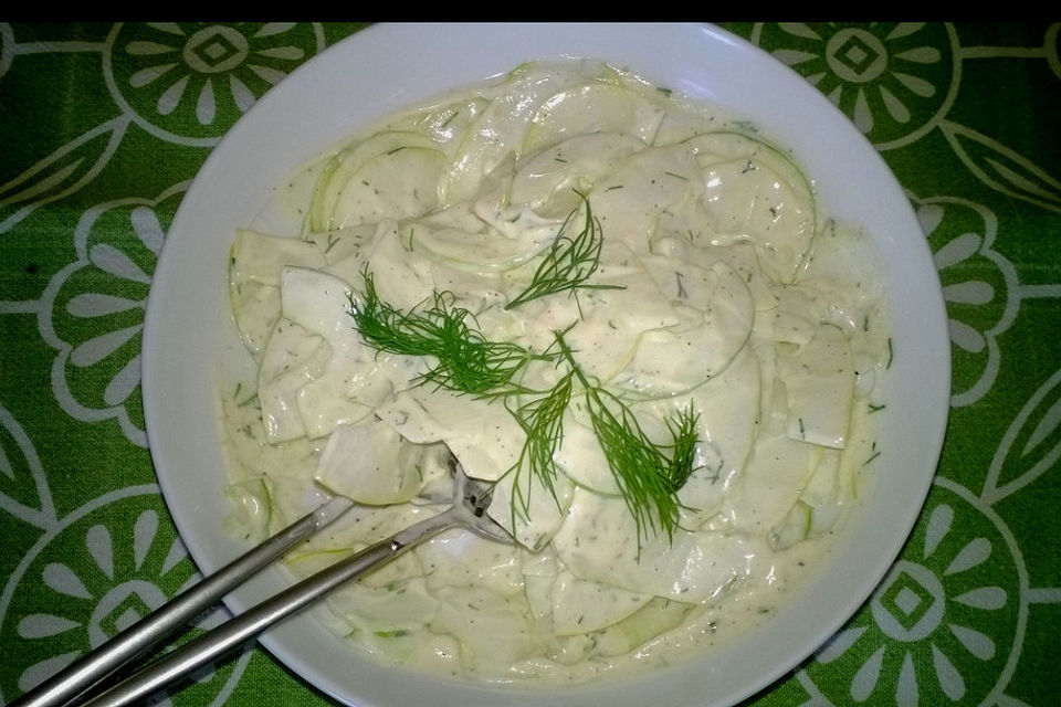 Gurkensalat mit Dill