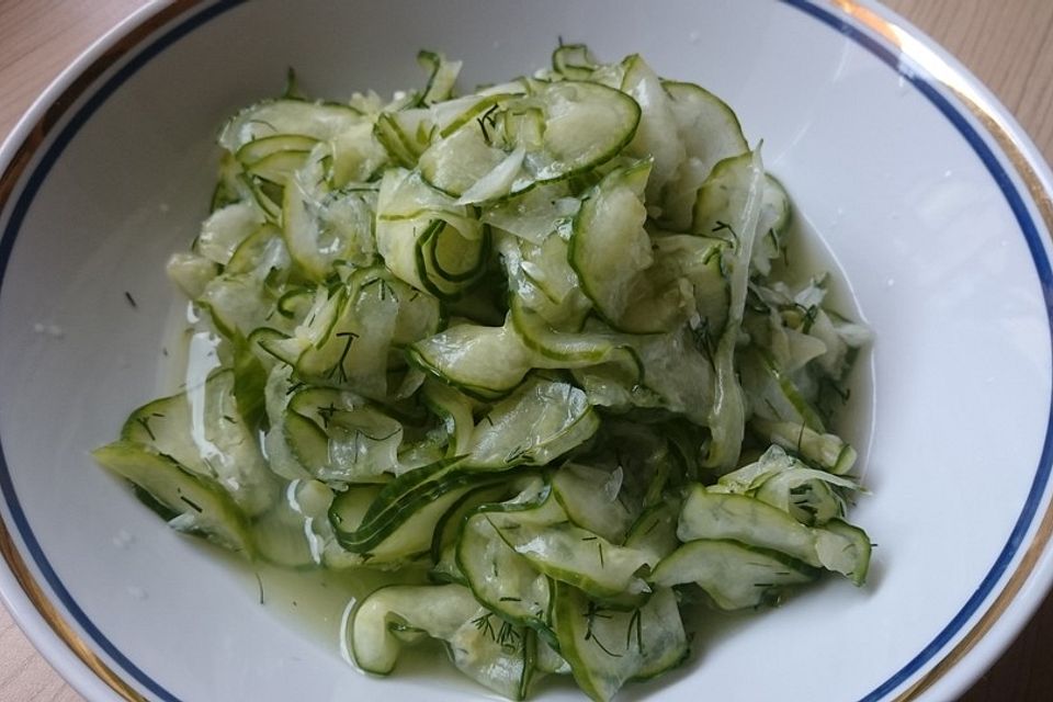 Gurkensalat mit Dill