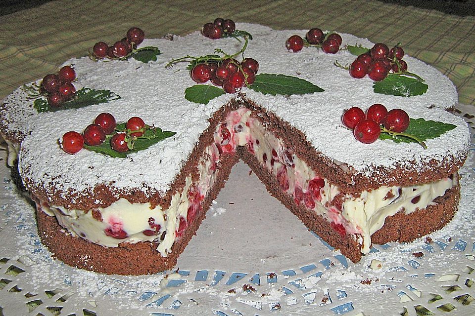 Johannisbeertorte mit frischen Beeren