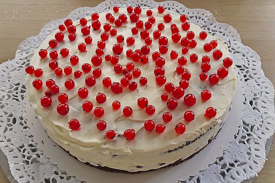 Johannisbeertorte mit frischen Beeren