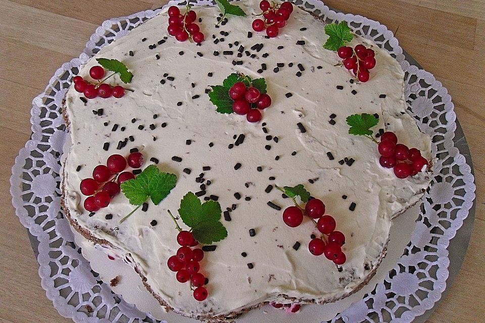 Johannisbeertorte mit frischen Beeren