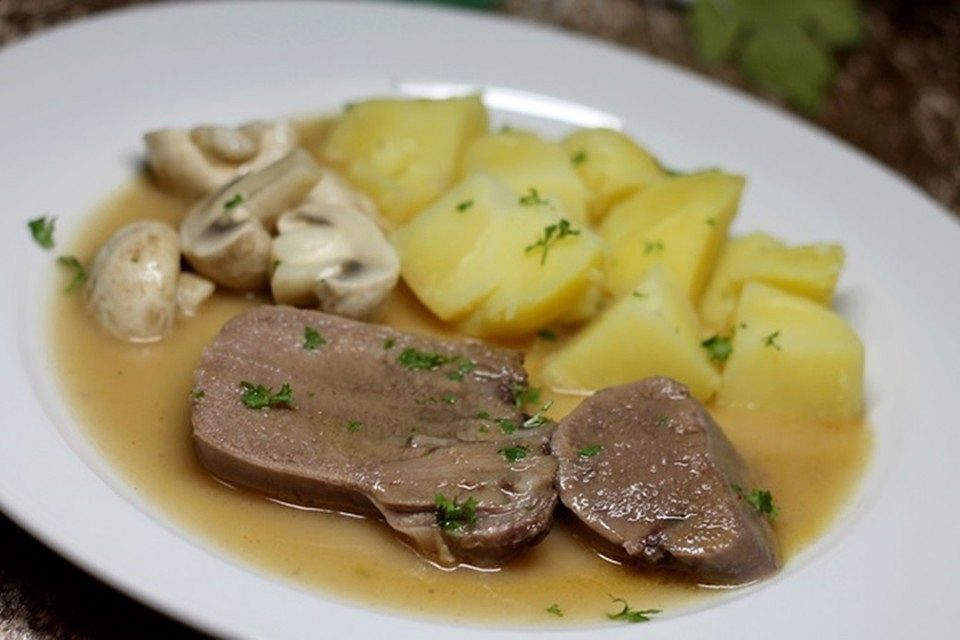 Rinderzunge mit Champignon - Madeirasoße