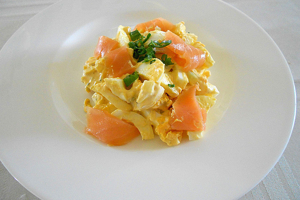 Eiersalat mit Lachs zum Osterfrühstück