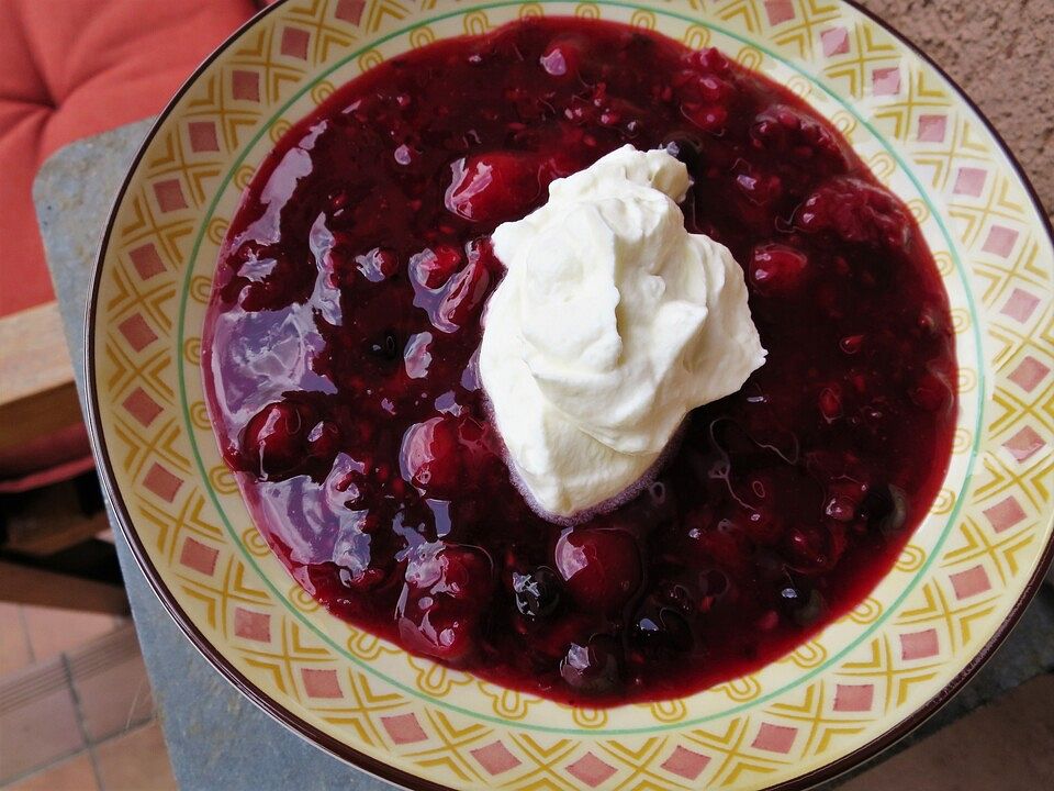 Rote Grütze mit Sahne von beller1| Chefkoch