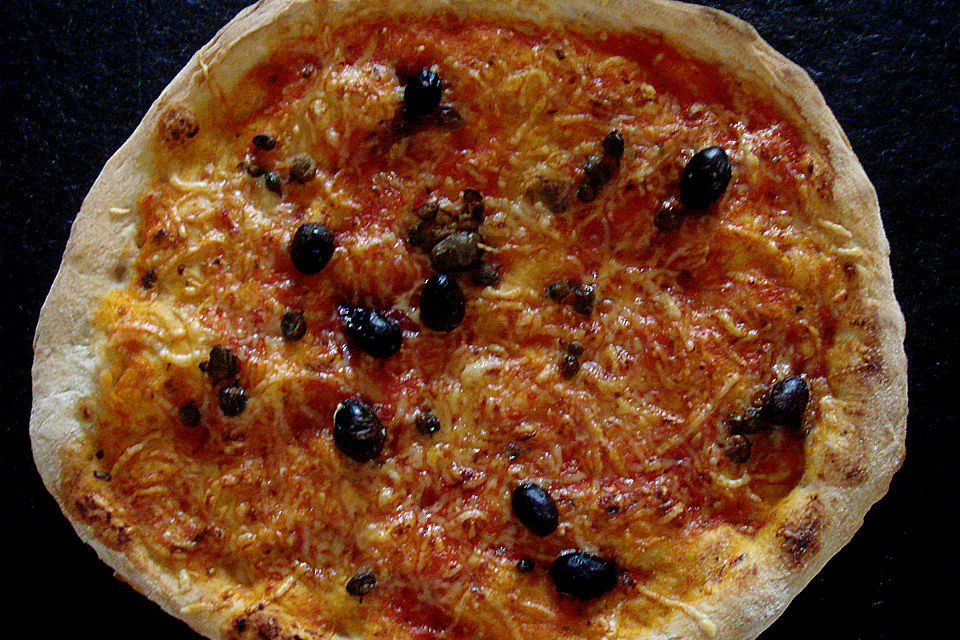 Pizza Margarita mit Oregano