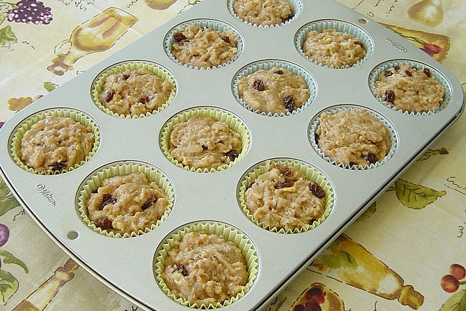 Apfel - Muffins mit  Rosinen